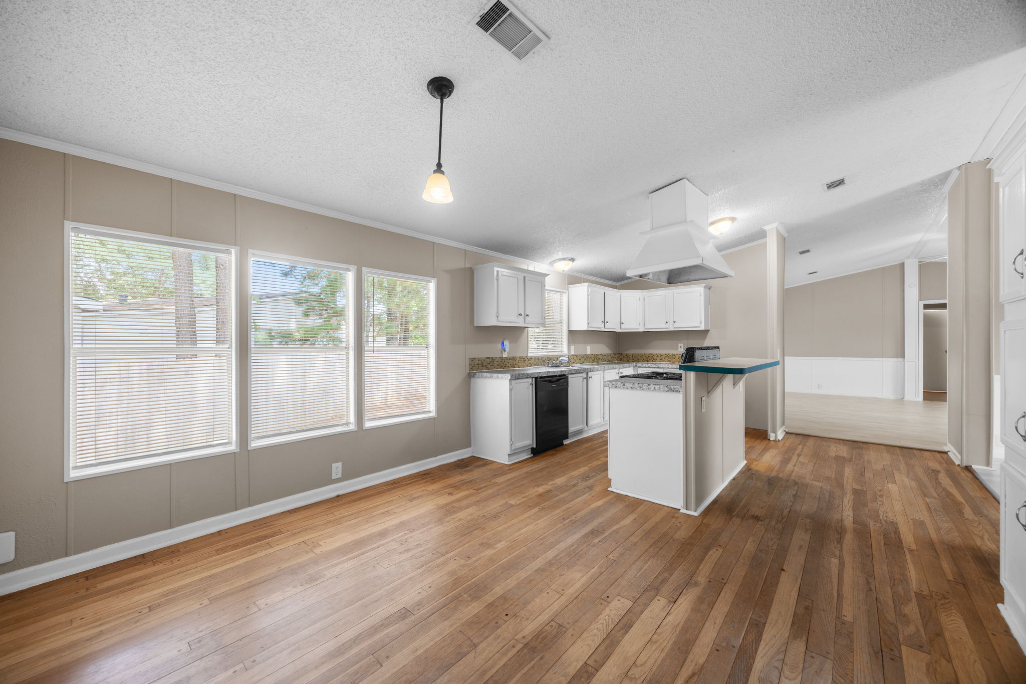 Breakfast area open to the kitchen. 14279 Shadow Bay Dr, Willis TX