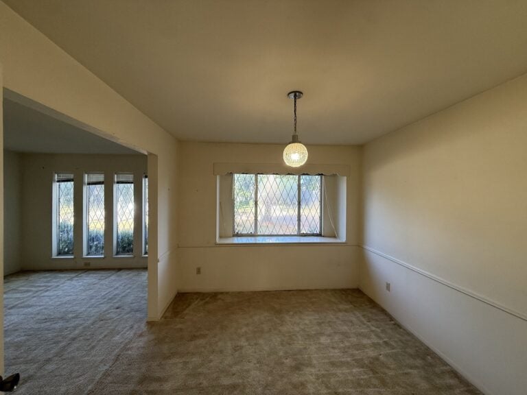 2830 Shadowdale Dr Houston TX breakfast room with windows