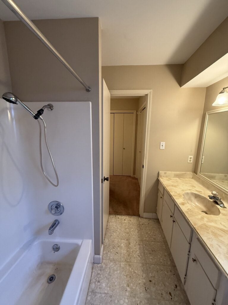 2830 Shadowdale Dr Houston TX hall bathroom with tub-shower