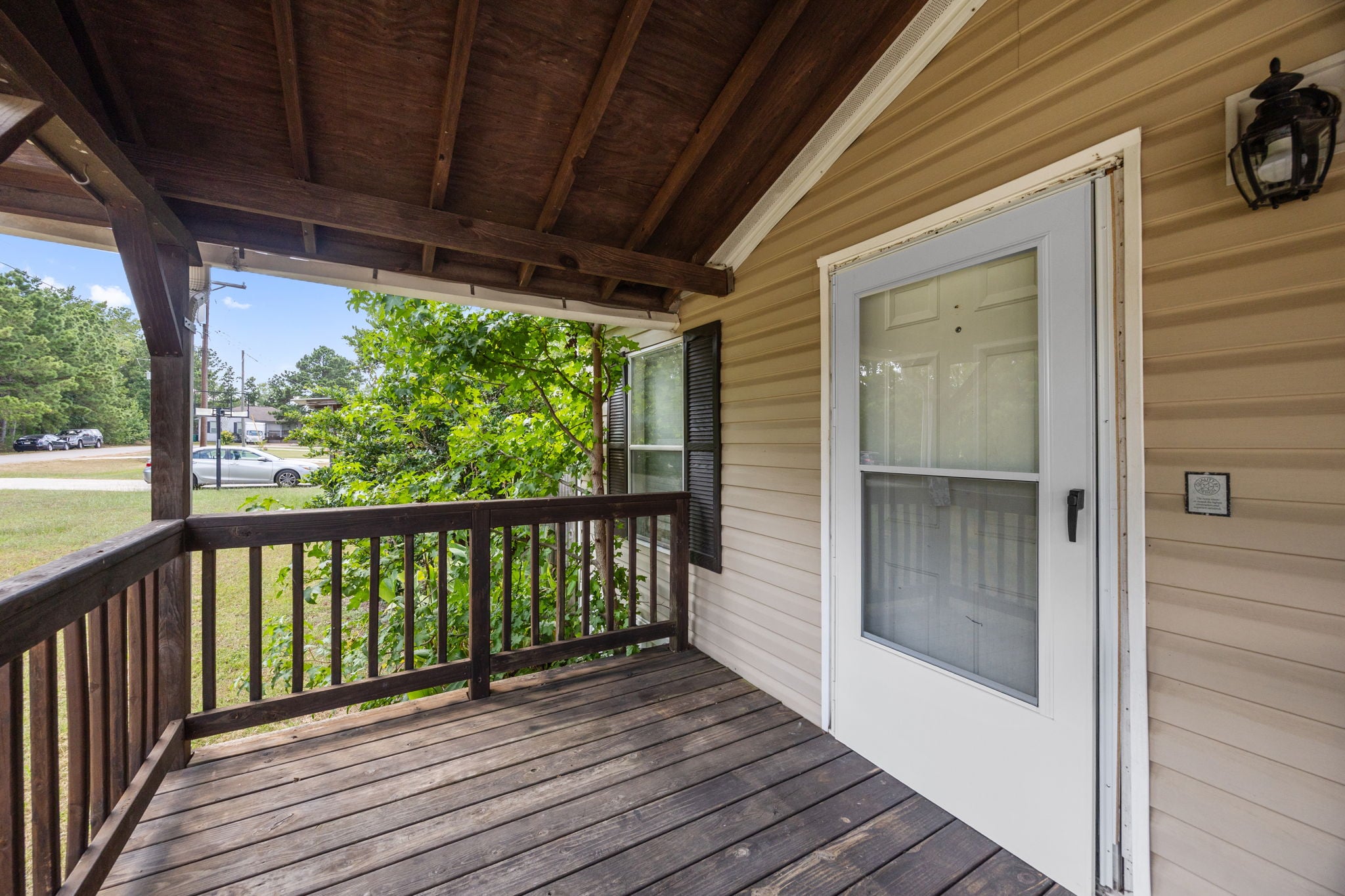 9642 Live Oak Trl Willis TX - Covered front porch with new full-view storm door