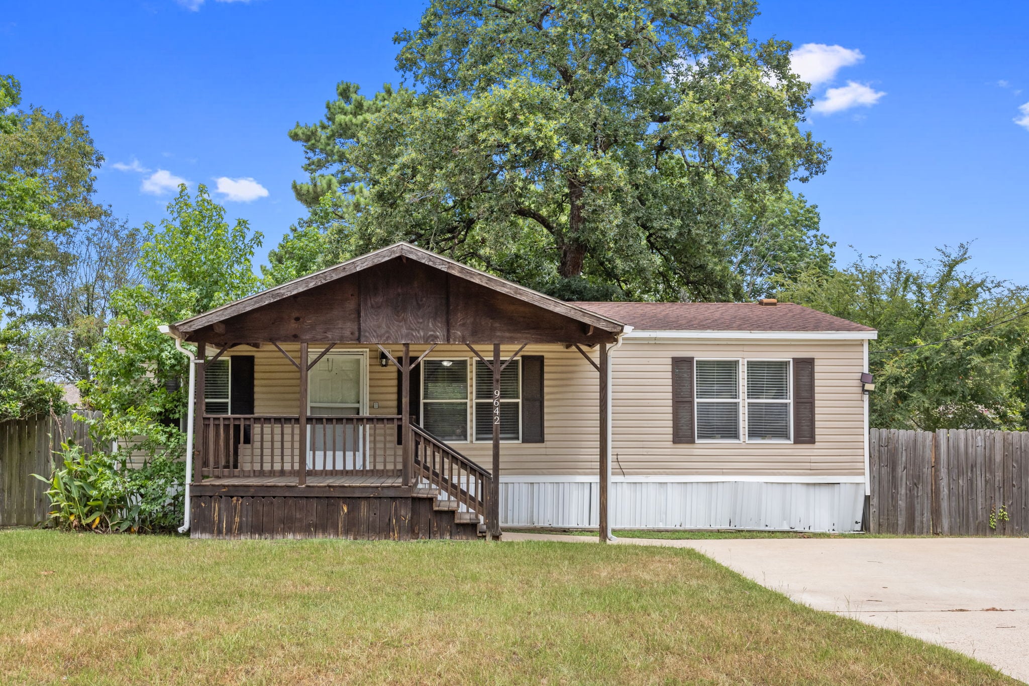 3 bedroom doublewide manufactured home for sale at 9642 Live Oak Trail, Willis TX 77318