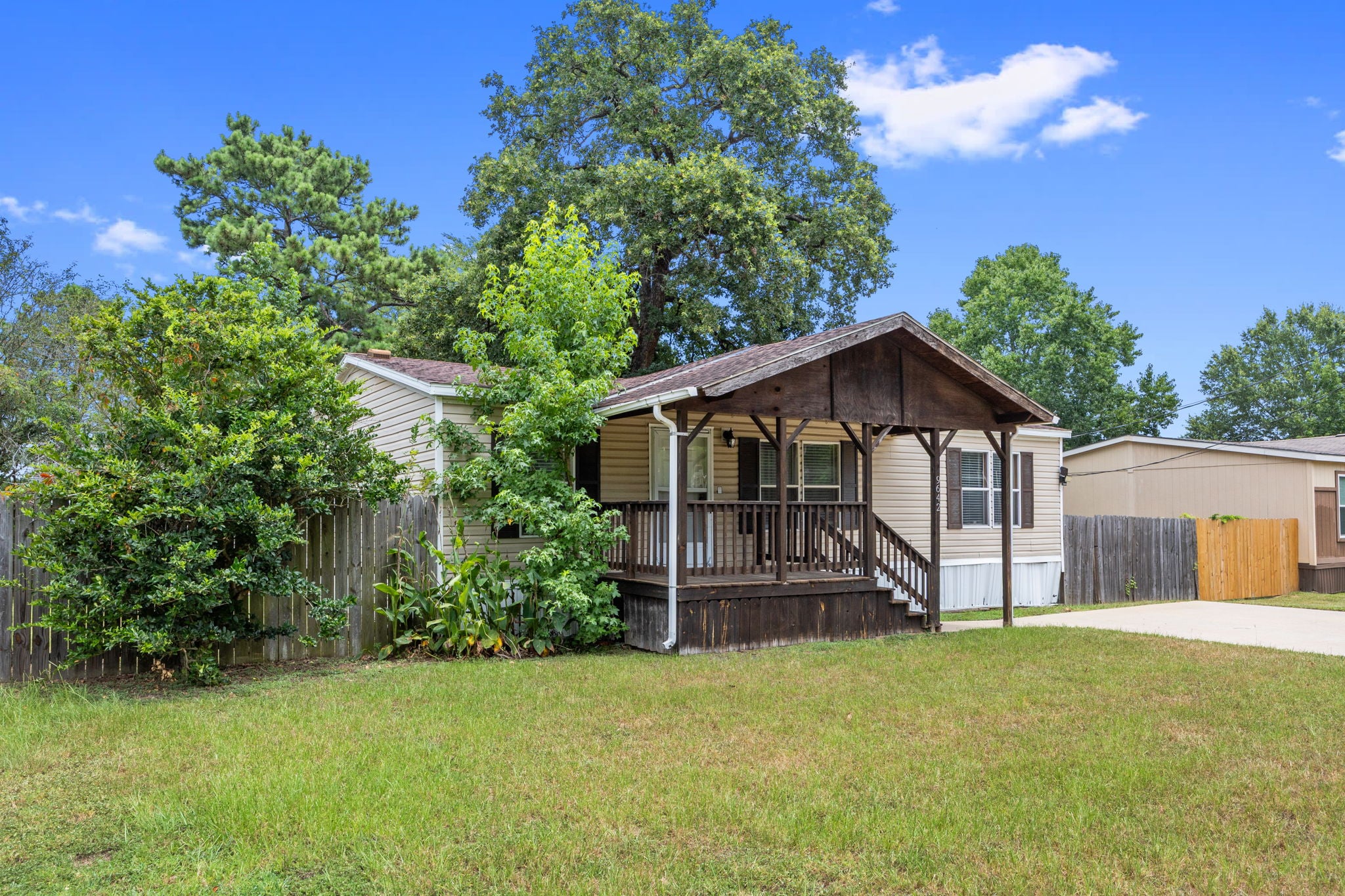 9642 Live Oak Trl Willis TX - Front of home framed by mature shade trees
