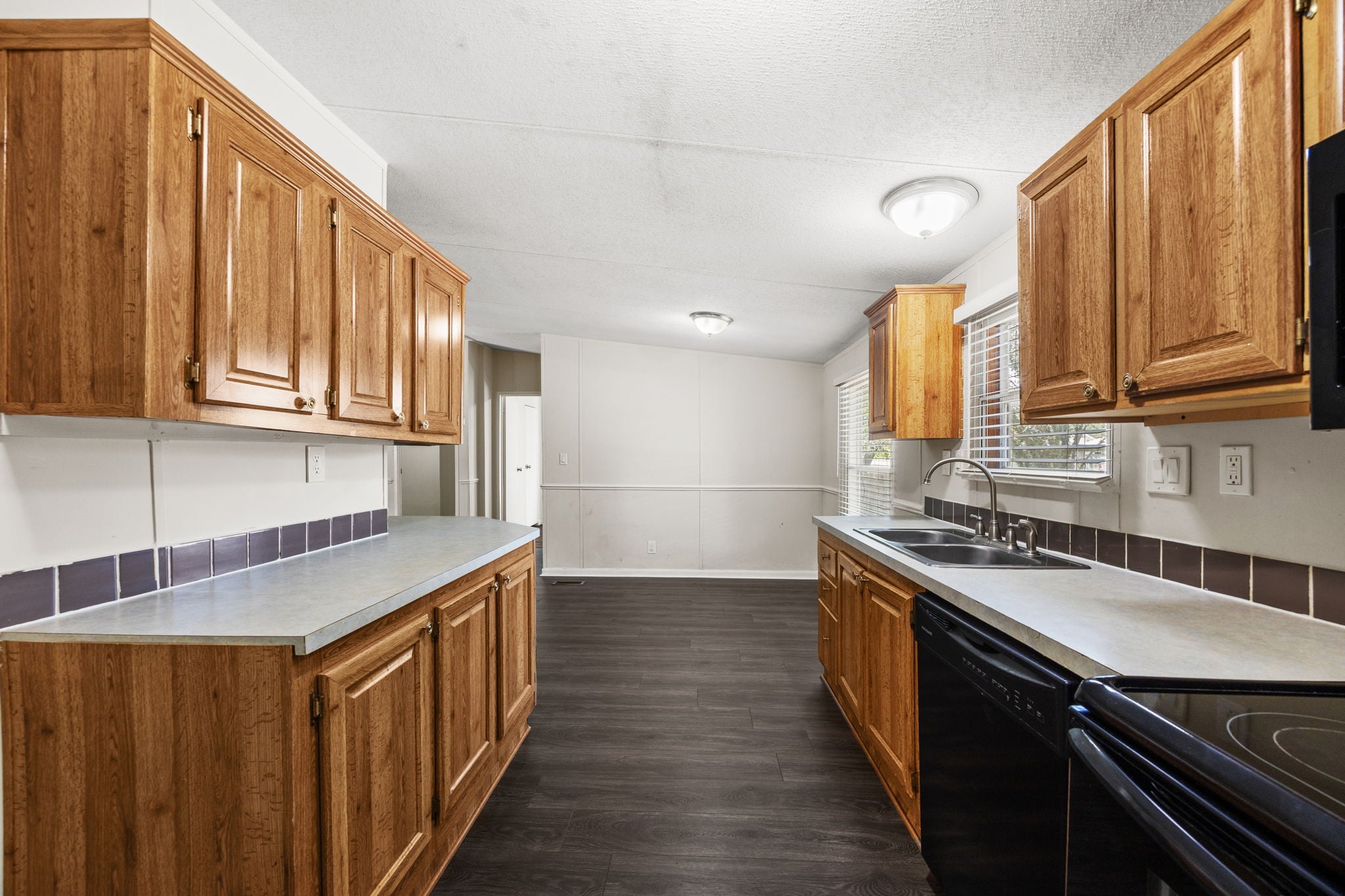 9642 Live Oak Trl Willis TX - Kitchen with generous cabinet and counter space